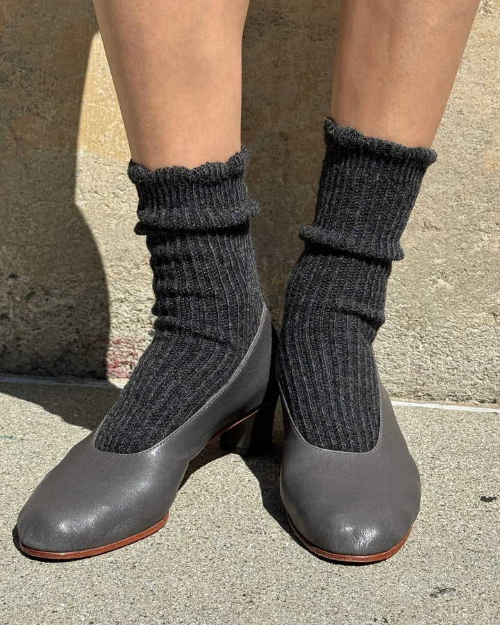 Le Bon Shoppe | Linen Scallop Socks | Charcoal